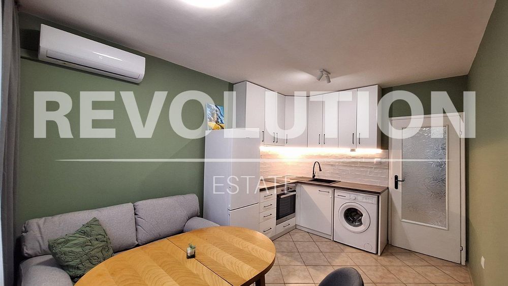 Дава се под наем Тристаен апартамент в Варна, Лятно кино Тракия - 75 кв.м за 700 € - Снимка #1