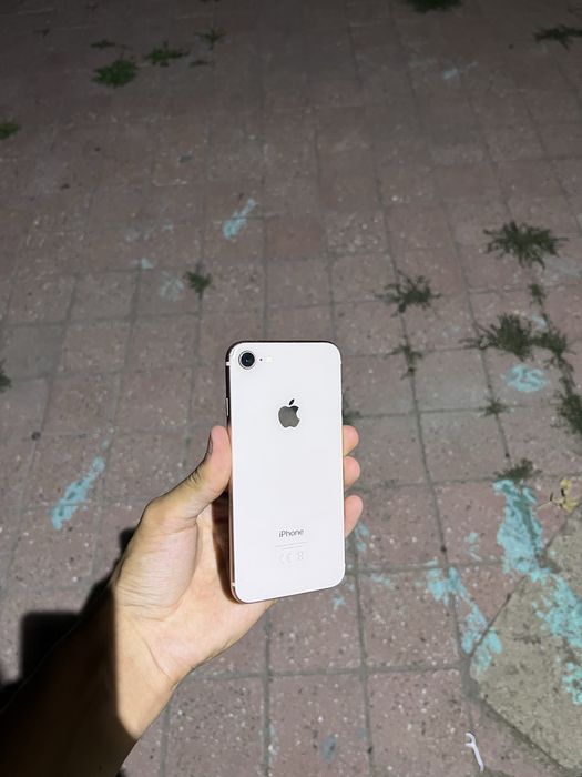 Продам срочно iPhone 8 64GB