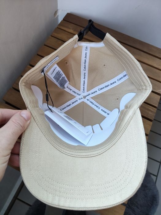 Calvin Klein Jeans șapcă unisex bej cu logo mic brodat marime OS noua originala