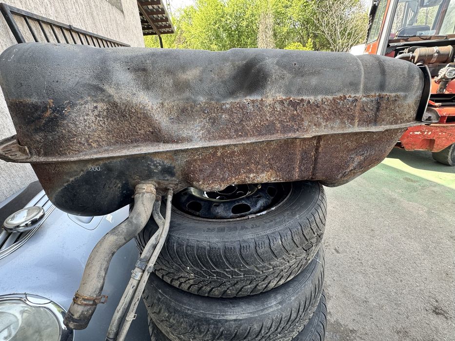 Резервоар Mitsubishi L200