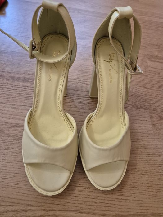 Официални и Ежедневни обувки и сандали на ток в отлично състояние!