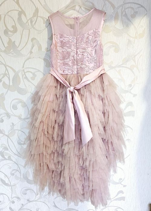 Продам платье для девочки 7-8 лет