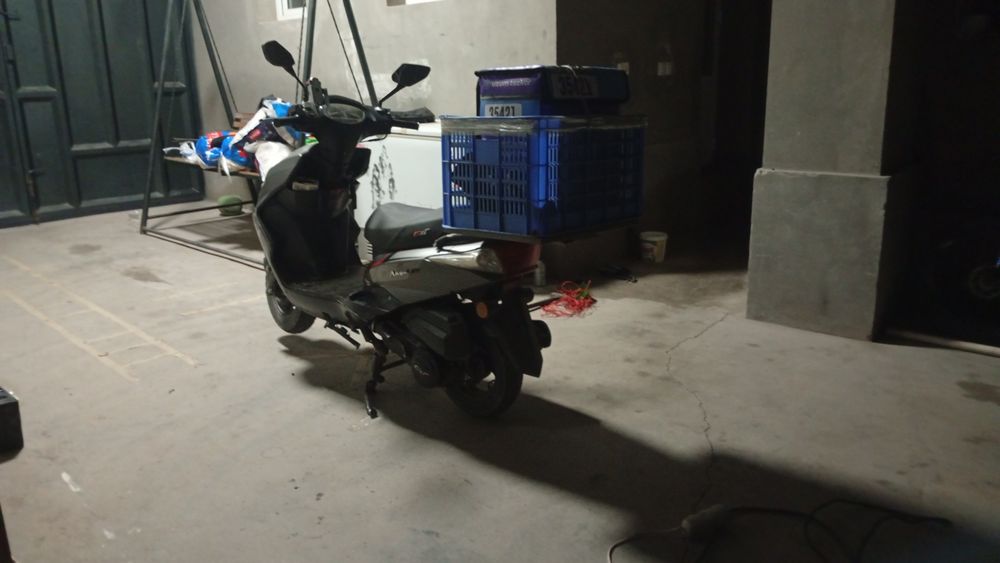 Скутер сотилади 150 сс