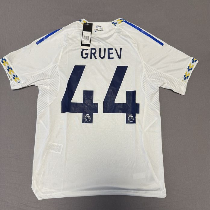 Футболен екип на Leeds United, Gruev. 2025/2026