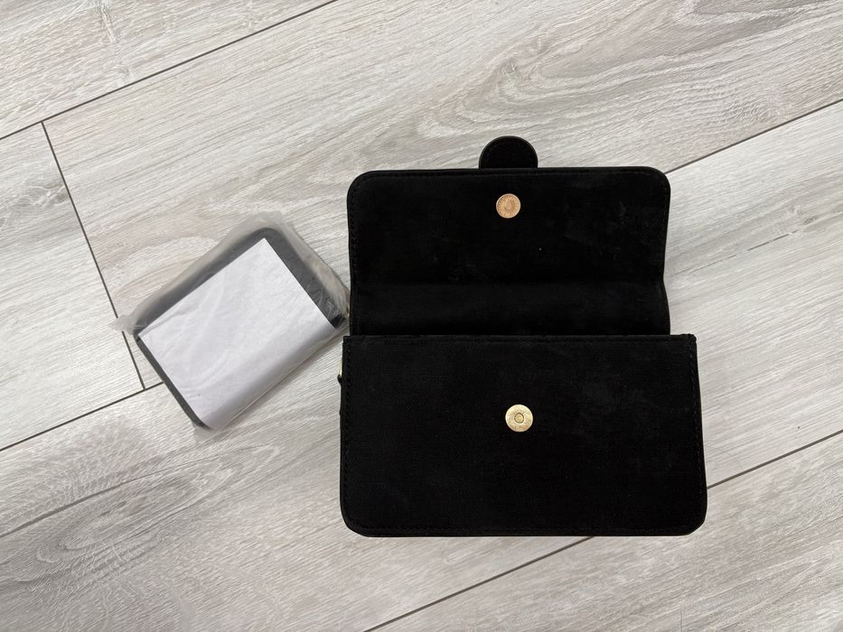 Красива и практична дамска чанта с протмоне и отделение за телефон