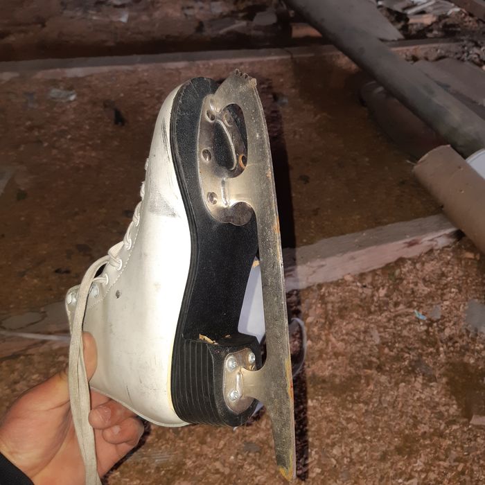 Продам коньки срочно