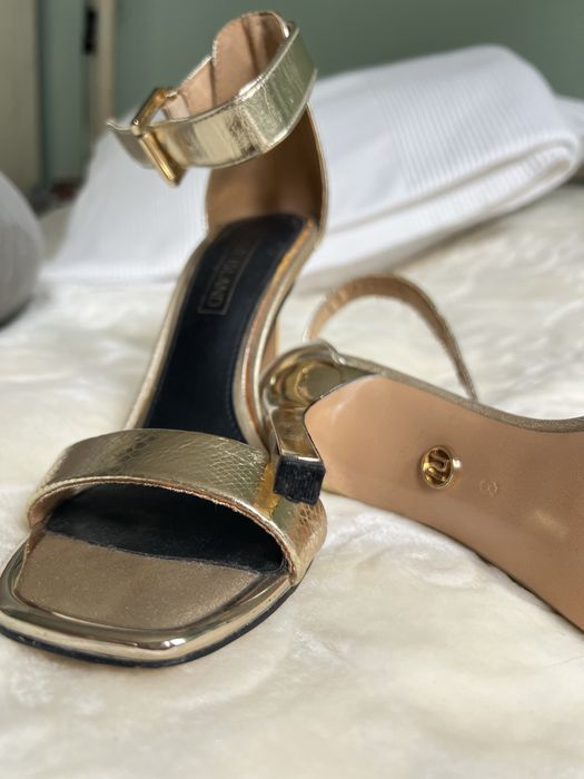 Сандали на ток, много елегантни!