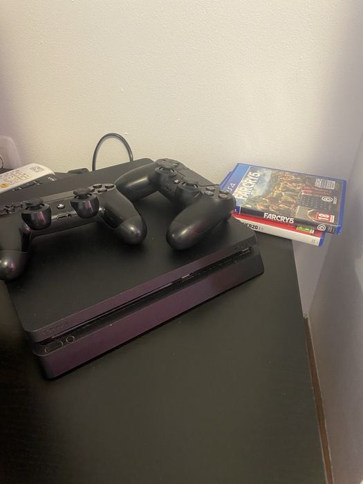 Ps4 500gb cu jocuri si 2 manete