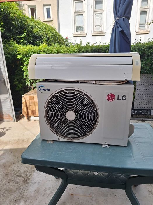 Продавам инверторен климатик 12 LG
