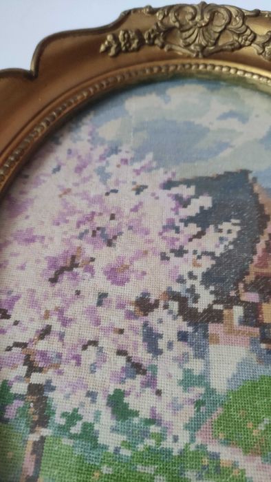 Овален гоблен в барокова рамка остъклен