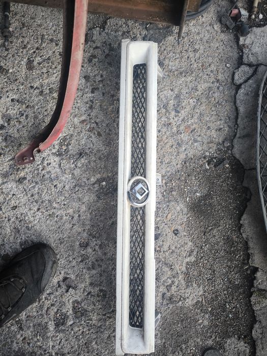 Решетка радиатора Мазда кронус