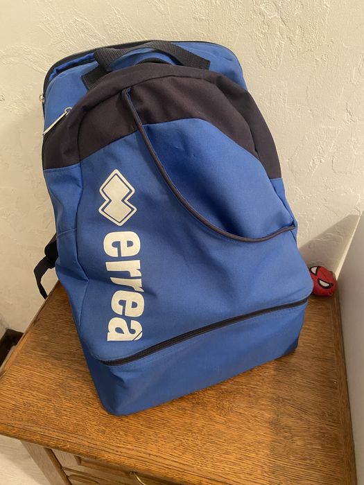 Продам сумку errea