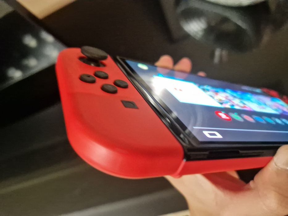 Nintendo switch oled limited Mario edition 
Продаю Ninten