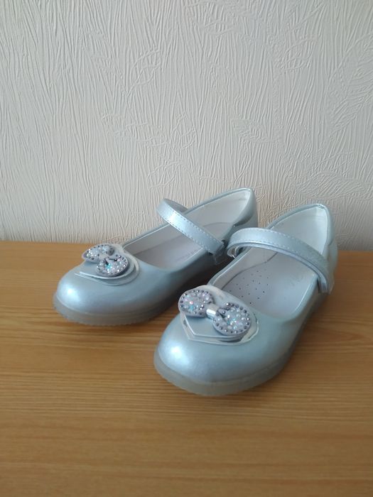 Туфли для девочки, 27р., цвет - серебро.