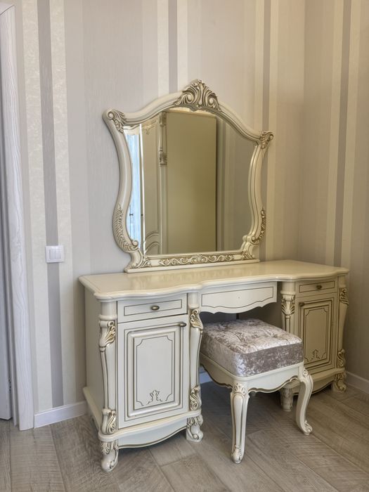 Продам спальный гарнитур