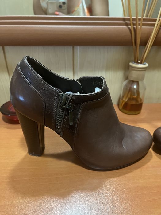 Кафяви кожени боти