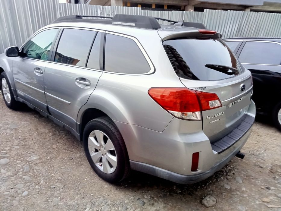 Субару аутбек 2011 года