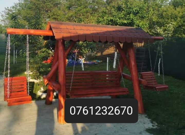 Leagăne și mese rustice din lemn masiv