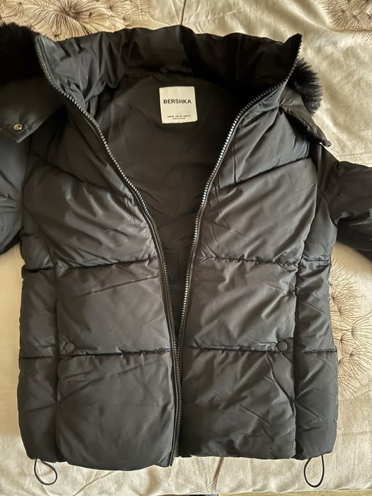 Черно зимно яке Bershka