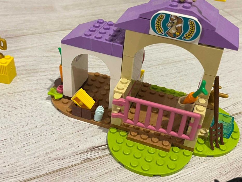 LEGO Friends - Dresaj de cai si remorca 41441