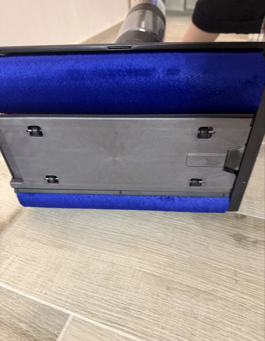 Aspirator vertical fara fir cu spalare Dyson WashG1