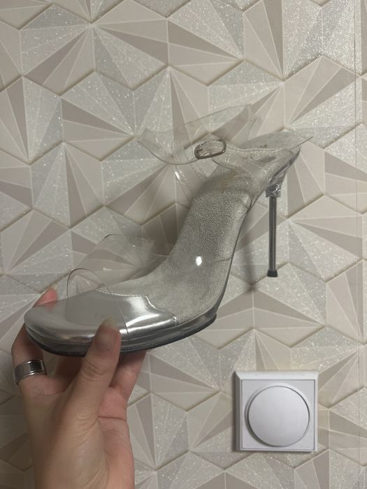 Три чифта високи токчета