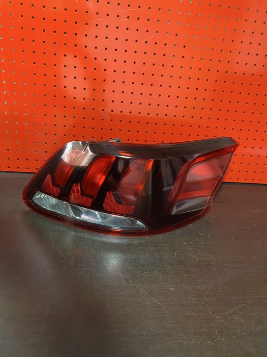 Stop dreapta Peugeot 301 an 2012-2017 cu defect