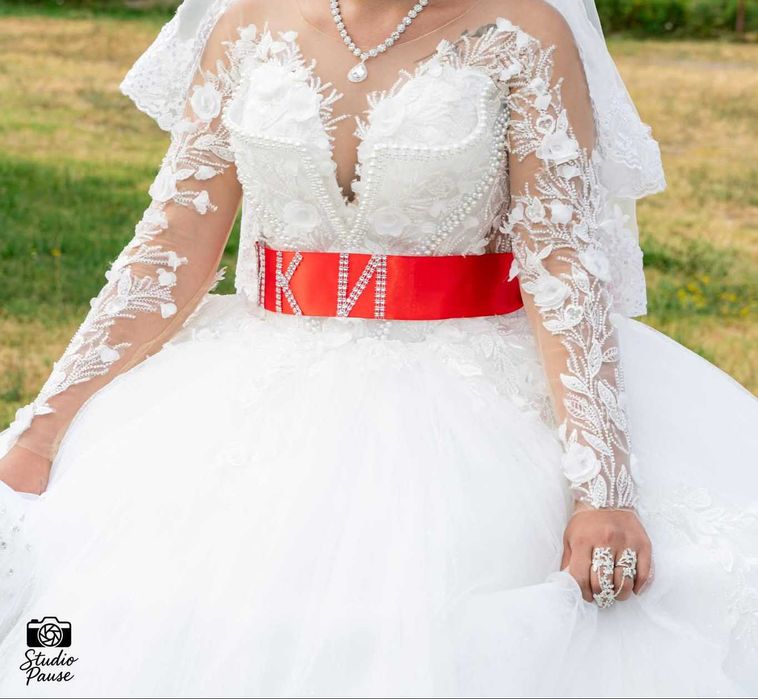 Нежна Лека и много красива сватбена рокля