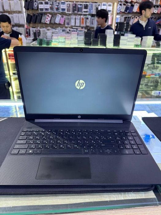 HP Laptop Black Pentium N6000 8GB 256GB SSD 15.6 HD