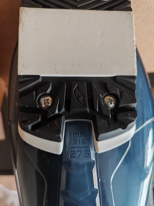 Чисто нови ски обувки