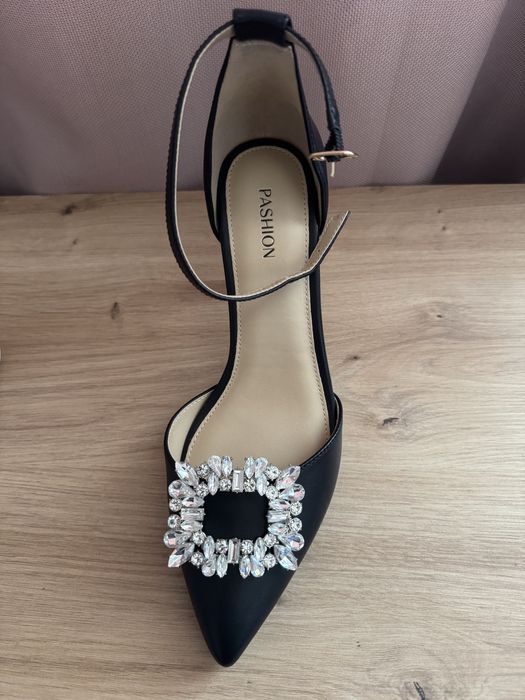 Конвертируеми (Convertible) обувки - ново - 38