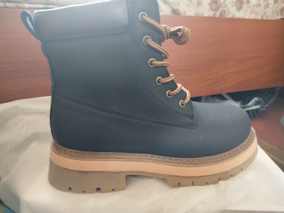 Женские полусапожки. 38 размер