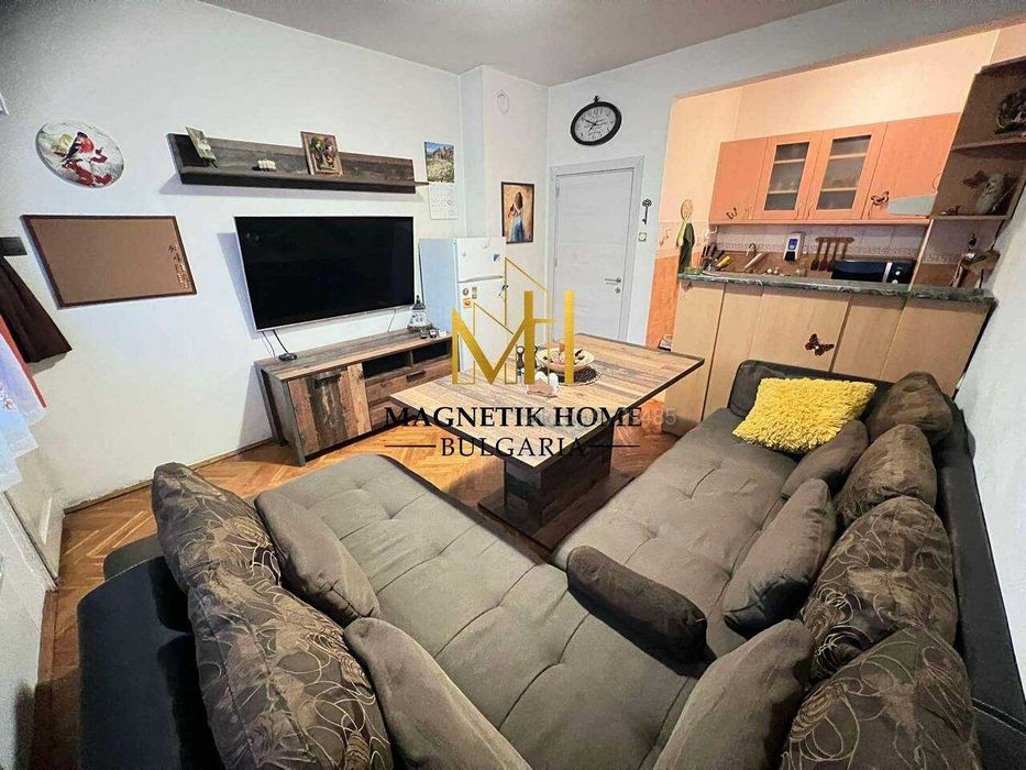 Невероятен тристаен апартамент в ”сърцето” на супер центъра