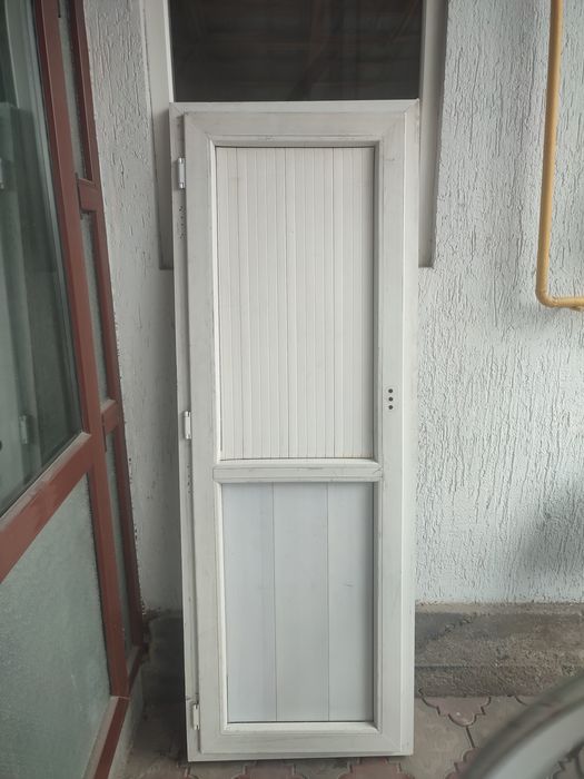 Дверь пластиковая