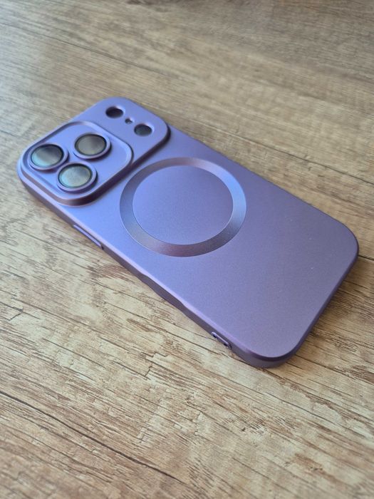 Кейсове за iPhone 17 Pro бордо и лилав