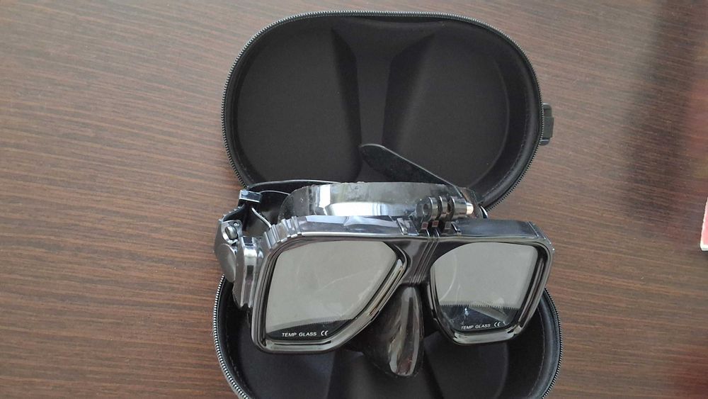 Маска за дайвинг със слот за камера