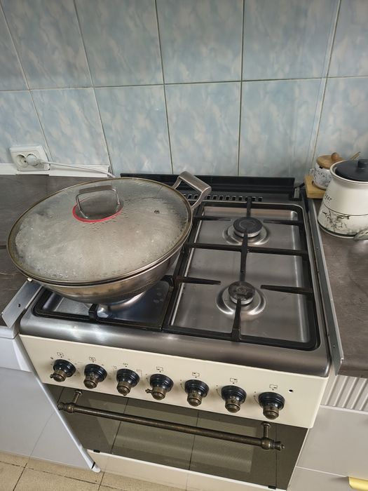 Продам газ плиту