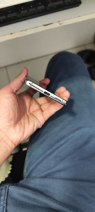 Samsung S20.  12   128gb