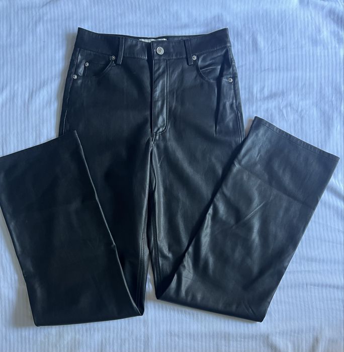 Zara. Pantaloni din imitație piele,