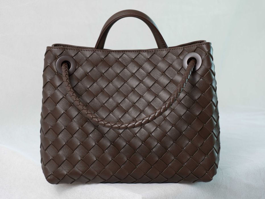 Bottega Veneta Small Andiamo Fondant нова, пълен комплект, реални снимки