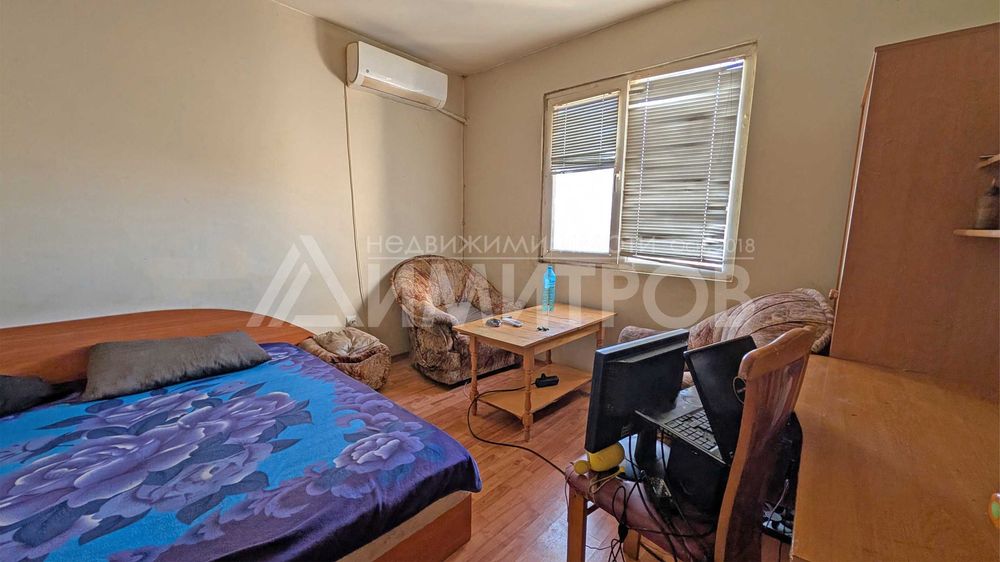 Продава двустаен апартамент 65 кв.м. нисък етаж в гр. Нови пазар.