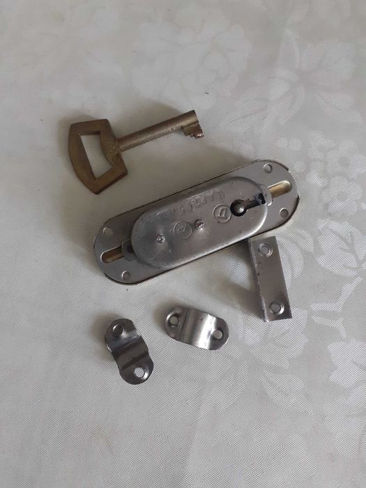 Продавам ключалка за пощенска кутия