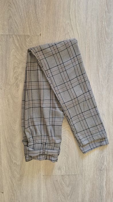 Pantaloni de costum
