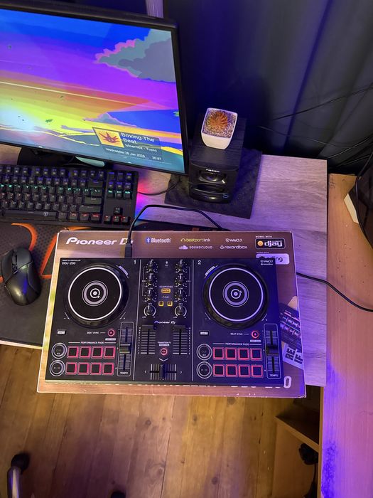 Pioneer ddj 200 (може лек коментар по жената)
