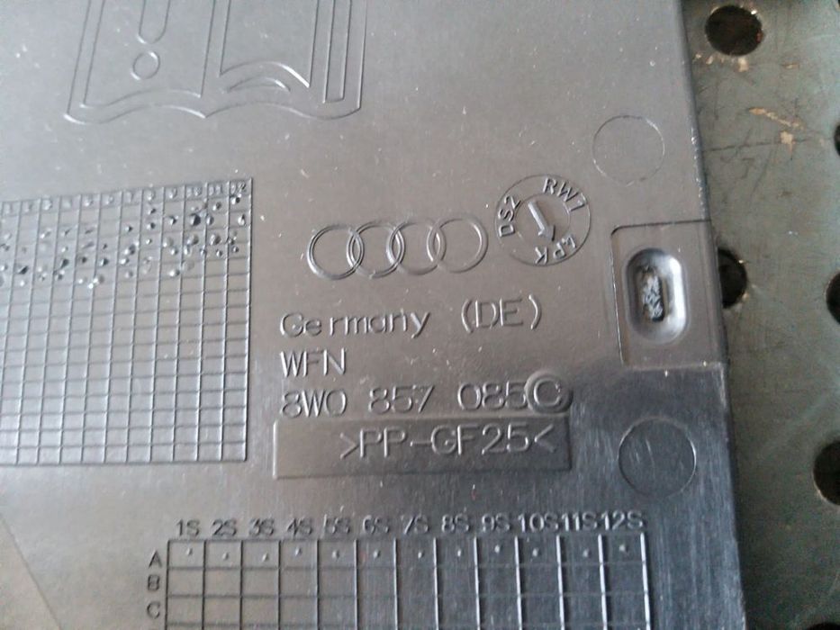 Capac stanga bord audi a4 b9 8w 8w0857085