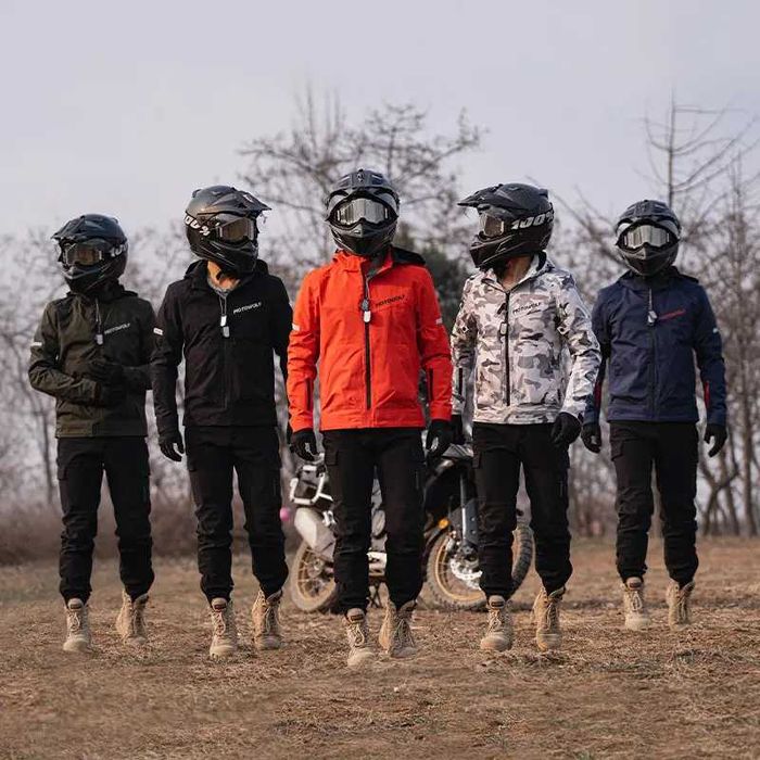 Geaca moto impermeabila protectii umeri coate spate certificate CE