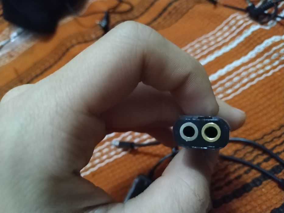 Продам переходники.Для микрофона и наушников.3.5джека