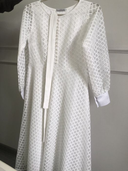 Продам платье белое