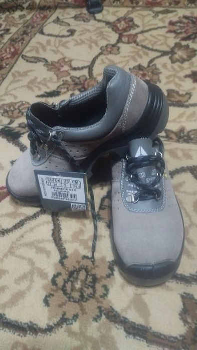Продам спец обувь