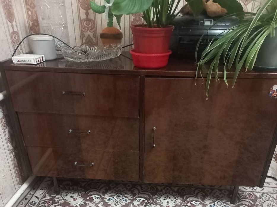 Камод производ.Германия б/у в хорошем состоянии.